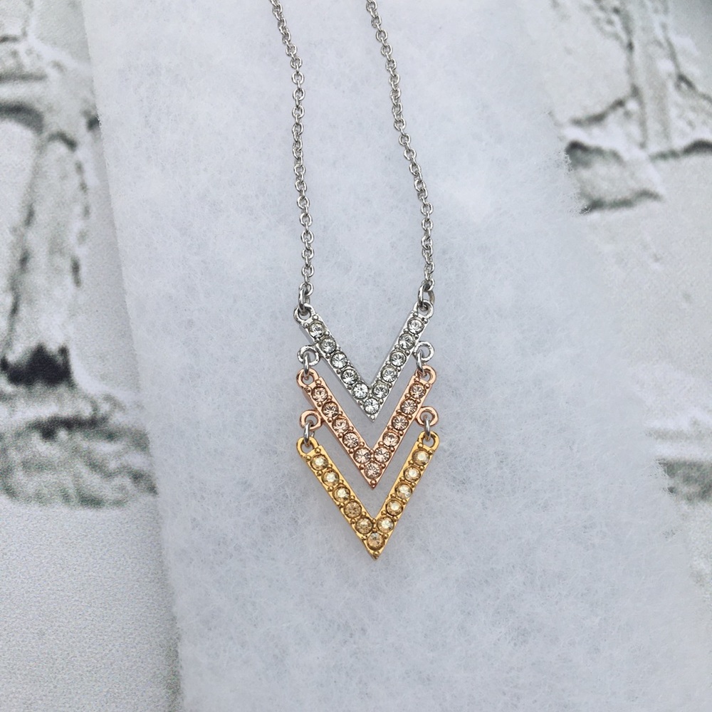 Touchstone crystal arrow necklace